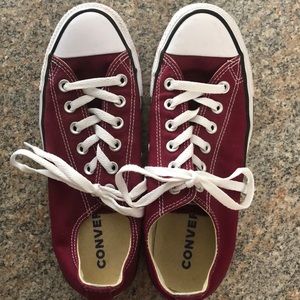 Converses, Size 8, burgundy